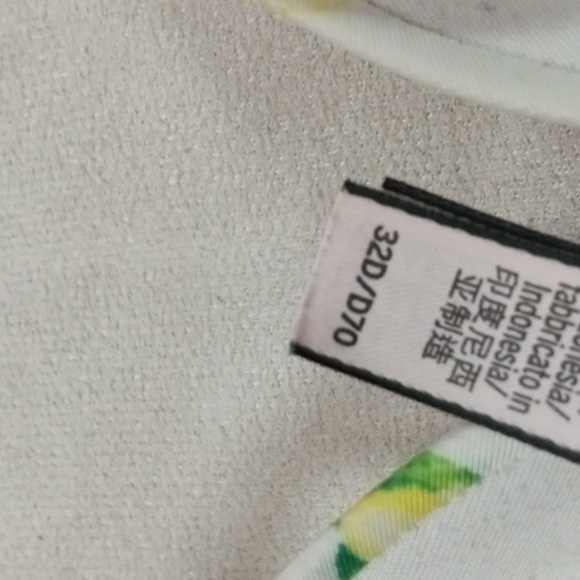 Victoria Secret Floral & Lemons Padded Push Up Bra Size 32D Pre-Owned - Picture 5 of 5